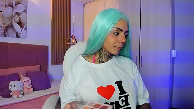 KoraRousee online show from 10-18-25, 01:34