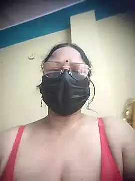 Snapshot of thehotlady chatting on 06-27-26, 03:55 thehotlady online show from 06-27-26, 03:55
