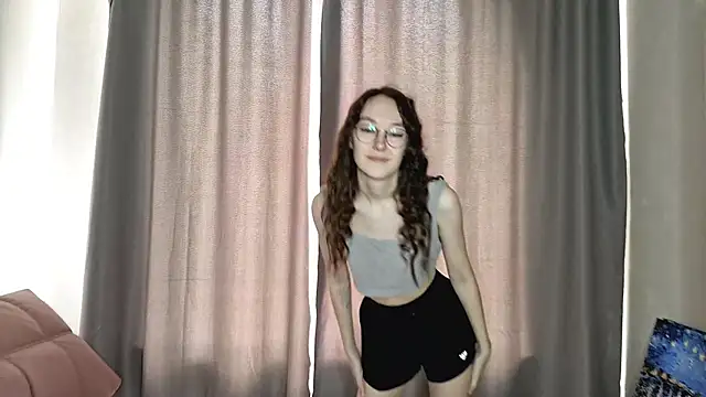 Snapshot of BritniMaddocks chatting on 09-29-25, 08:19 BritniMaddocks online show from 09-29-25, 08:19