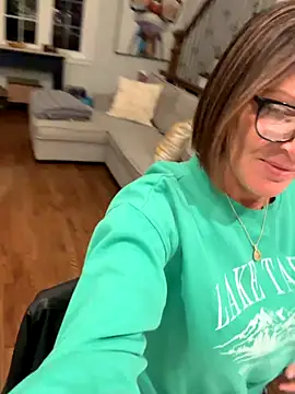 Snapshot of 3totangox chatting on 11-20-25, 11:04 3totangox online show from 11-20-25, 11:04