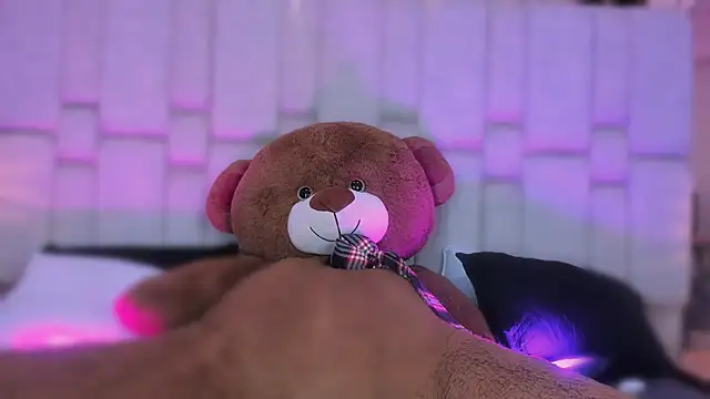 Snapshot of _GigiDoll_ chatting on 10-17-25, 11:57 GigiDoll online show from 10-17-25, 11:57