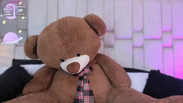 Snapshot of _GigiDoll_ chatting on 11-26-25, 11:55 GigiDoll online show from 11-26-25, 11:55