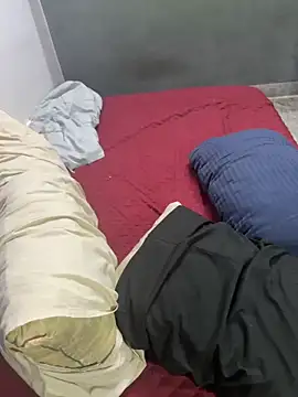 Snapshot of Worldwideshows13 chatting on 12-15-25, 08:57 Worldwideshows13 online show from 12-15-25, 08:57