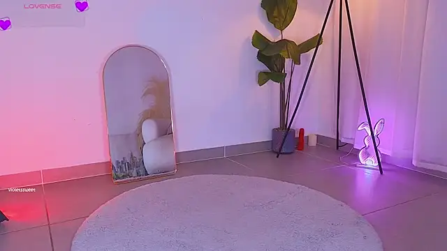 Snapshot of violetssweet chatting on 01-10-26, 01:18 violetssweet online show from 01-10-26, 01:18