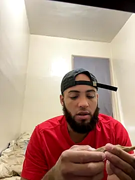 Snapshot of LeoPR00 chatting on 10-08-25, 09:45 LeoPR00 online show from 10-08-25, 09:45