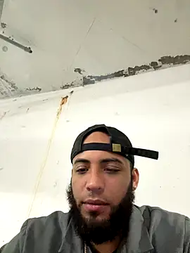 Snapshot of LeoPR00 chatting on 10-09-25, 09:02 LeoPR00 online show from 10-09-25, 09:02