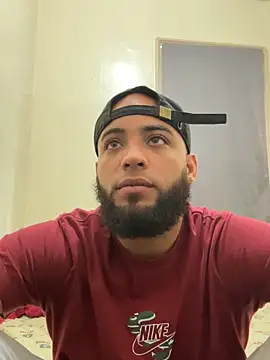 Snapshot of LeoPR00 chatting on 10-13-25, 02:28 LeoPR00 online show from 10-13-25, 02:28