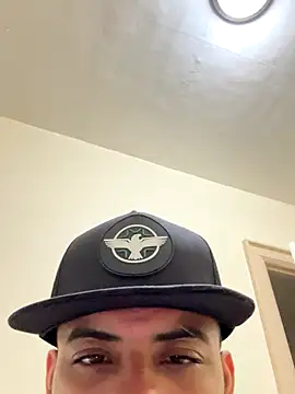 Snapshot of LeoPR00 chatting on 10-19-25, 01:45 LeoPR00 online show from 10-19-25, 01:45