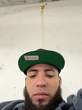 Snapshot of LeoPR00 chatting on 10-23-25, 08:29 LeoPR00 online show from 10-23-25, 08:29