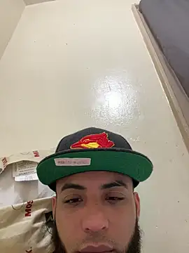 Snapshot of LeoPR00 chatting on 10-25-25, 01:18 LeoPR00 online show from 10-25-25, 01:18