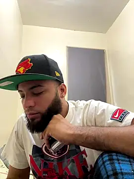 Snapshot of LeoPR00 chatting on 10-26-25, 02:23 LeoPR00 online show from 10-26-25, 02:23