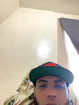 Snapshot of LeoPR00 chatting on 11-22-25, 03:22 LeoPR00 online show from 11-22-25, 03:22