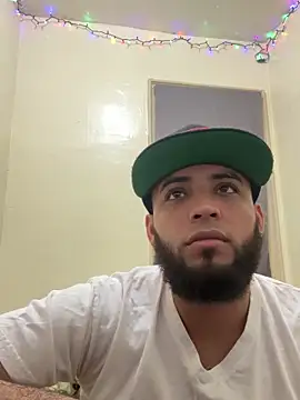 Snapshot of LeoPR00 chatting on 12-16-25, 01:10 LeoPR00 online show from 12-16-25, 01:10