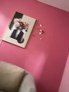 PrettyTiana  online show from 12-04-25, 08:39