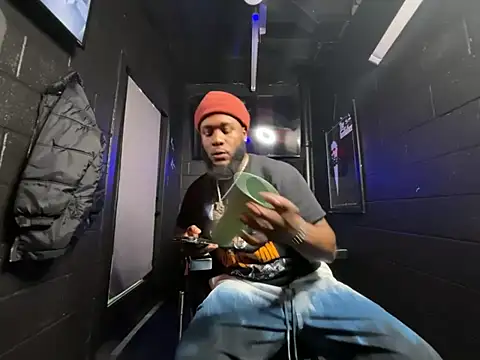 Snapshot of nymphoandthebeast69 chatting on 02-13-26, 02:07 nymphoandthebeast69 online show from 02-13-26, 02:07