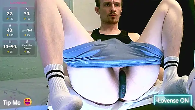 Snapshot of britlad77 chatting on 09-29-25, 04:23 britlad77 online show from 09-29-25, 04:23