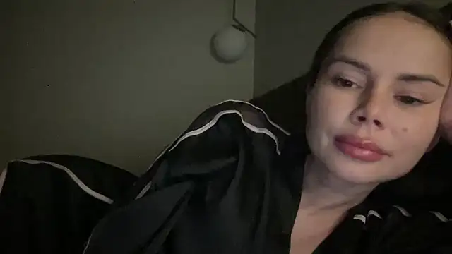 Snapshot of Orlinah chatting on 11-18-25, 04:00 Orlinah online show from 11-18-25, 04:00