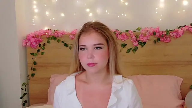 Lilith Bonheur online show from 10-06-25, 08:17