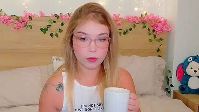 Lilith Bonheur online show from 11-07-25, 09:04