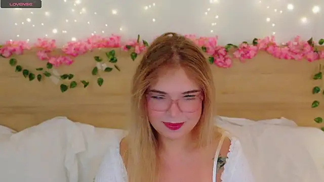 Lilith Bonheur online show from 12-04-25, 09:23