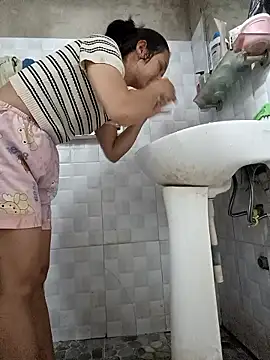 Snapshot of Na_xx chatting on 10-17-25, 11:18 Na xx online show from 10-17-25, 11:18