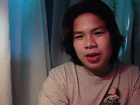 Snapshot of Huntrix2025 chatting on 12-13-25, 10:04 Huntrix2025 online show from 12-13-25, 10:04