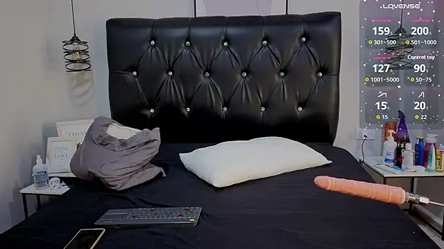 Snapshot of Antonella_RiosFG chatting on 10-27-25, 06:23 Antonella RiosFG online show from 10-27-25, 06:23