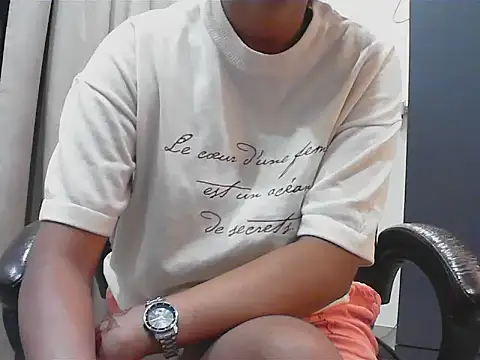 Snapshot of short_girl_ chatting on 09-28-25, 04:45 short girl  online show from 09-28-25, 04:45