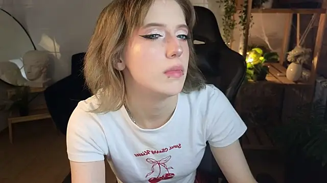 Snapshot of MorgyAsuna_ chatting on 11-05-25, 01:33 MorgyAsuna online show from 11-05-25, 01:33