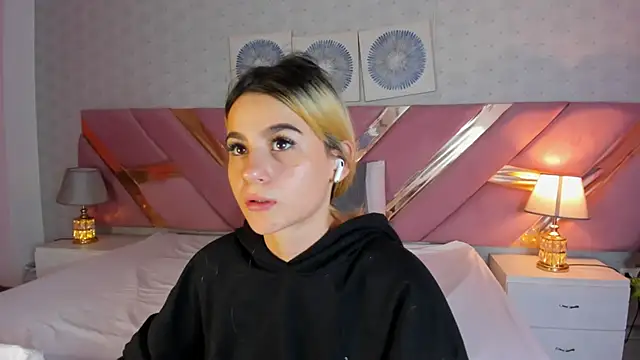 ChloeLaurentt online show from 12-14-25, 02:22