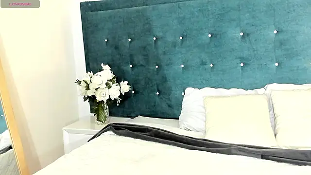 LiilyAdams online show from 11-10-25, 08:19