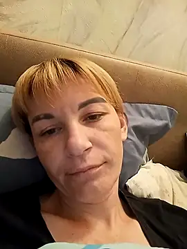 Snapshot of SweetKiss96 chatting on 09-26-25, 06:56 SweetKiss96 online show from 09-26-25, 06:56