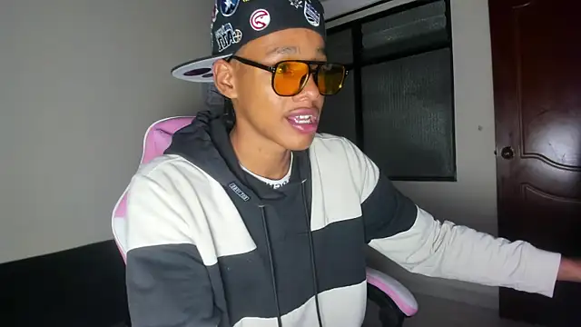 Snapshot of jordan_mm420 chatting on 11-24-25, 03:17 jordan mm420 online show from 11-24-25, 03:17