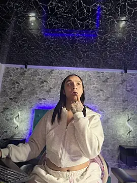 Isabella-Teen online show from 02-08-26, 01:20