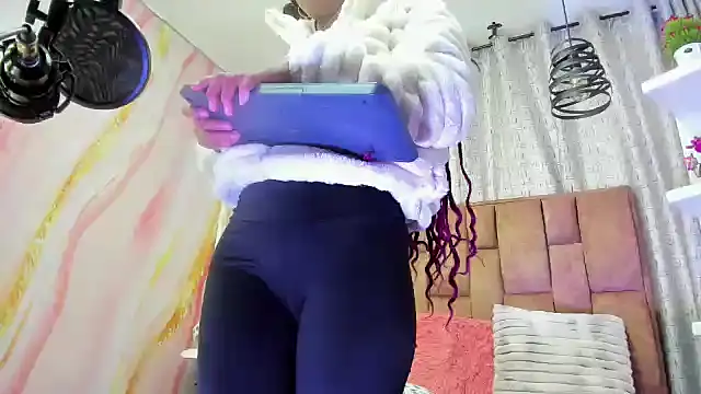 Snapshot of alix_noa chatting on 10-31-25, 05:03 alix noa online show from 10-31-25, 05:03