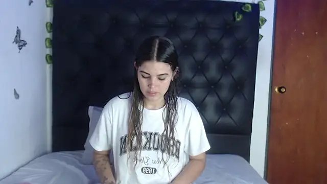 Snapshot of isabel_09 chatting on 05-07-26, 06:24 isabel 09 online show from 05-07-26, 06:24