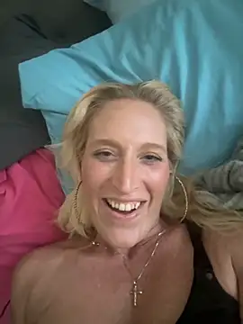 Snapshot of JemTastic chatting on 09-24-25, 05:16 JemTastic online show from 09-24-25, 05:16