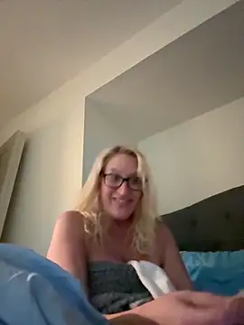 Snapshot of JemTastic chatting on 09-25-25, 05:22 JemTastic online show from 09-25-25, 05:22