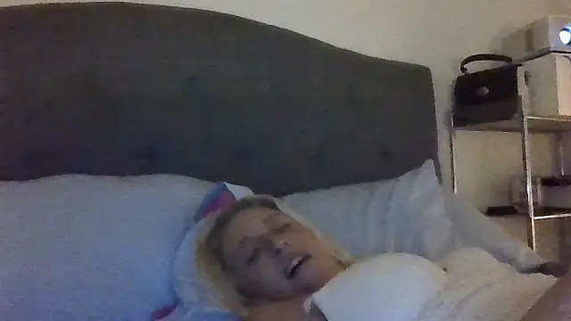 Snapshot of JemTastic chatting on 09-29-25, 04:17 JemTastic online show from 09-29-25, 04:17
