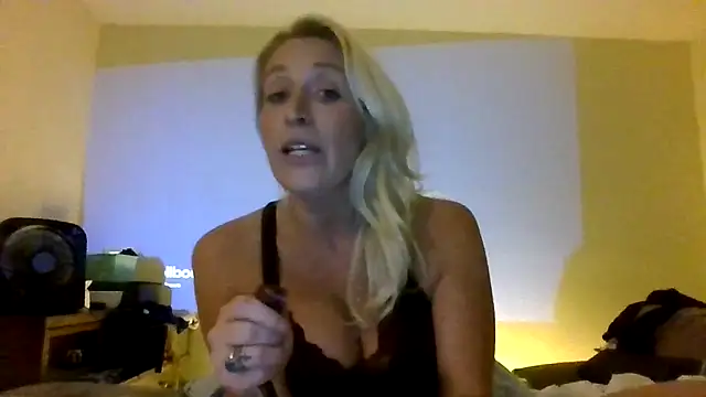 Snapshot of JemTastic chatting on 10-01-25, 05:46 JemTastic online show from 10-01-25, 05:46