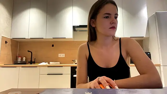 Snapshot of FavorLeila chatting on 09-19-25, 03:02 FavorLeila online show from 09-19-25, 03:02