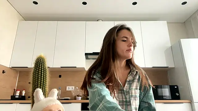 Snapshot of FavorLeila chatting on 09-20-25, 09:10 FavorLeila online show from 09-20-25, 09:10