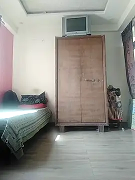 Snapshot of Love40777 chatting on 10-23-25, 05:40 Love40777 online show from 10-23-25, 05:40