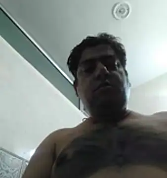 Snapshot of Love40777 chatting on 05-15-26, 04:30 Love40777 online show from 05-15-26, 04:30