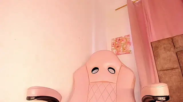 Snapshot of Mia_royal chatting on 12-18-25, 08:48 Mia royal online show from 12-18-25, 08:48