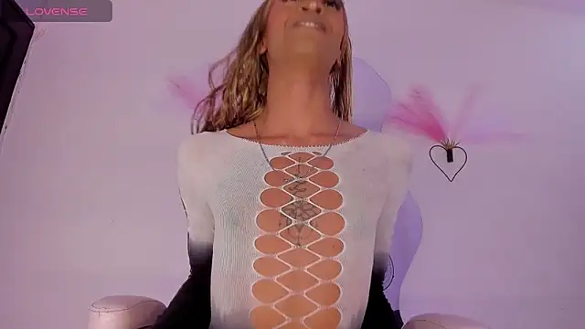 Snapshot of Mia_royal chatting on 02-23-26, 04:59 Mia royal online show from 02-23-26, 04:59