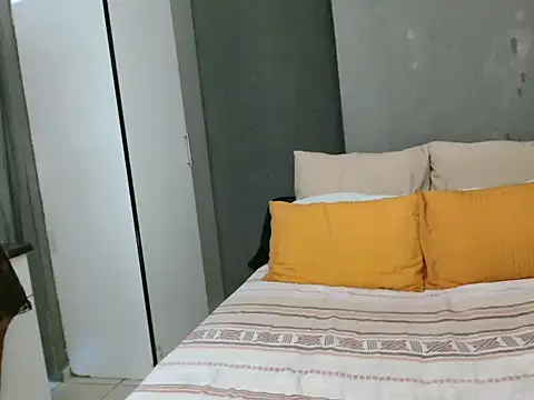 Snapshot of Lillyan_N chatting on 10-27-25, 08:07 Lillyan N online show from 10-27-25, 08:07