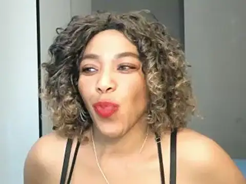 Snapshot of Lillyan_N chatting on 11-16-25, 11:27 Lillyan N online show from 11-16-25, 11:27