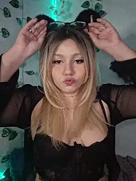 Snapshot of MegXo chatting on 01-09-26, 06:16 MegXo online show from 01-09-26, 06:16