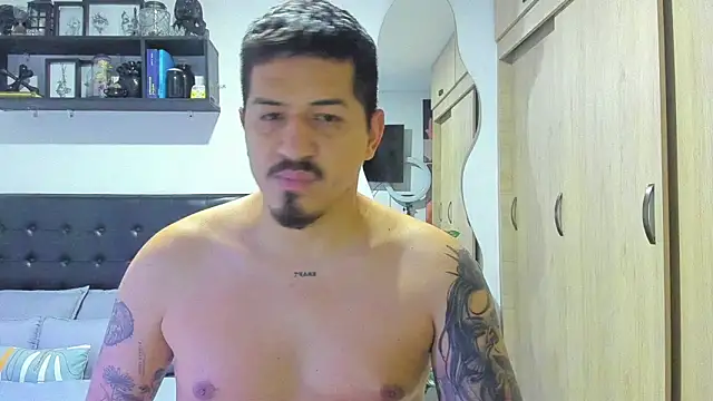 Snapshot of Arnolwilliams chatting on 10-23-25, 12:21 Arnolwilliams online show from 10-23-25, 12:21